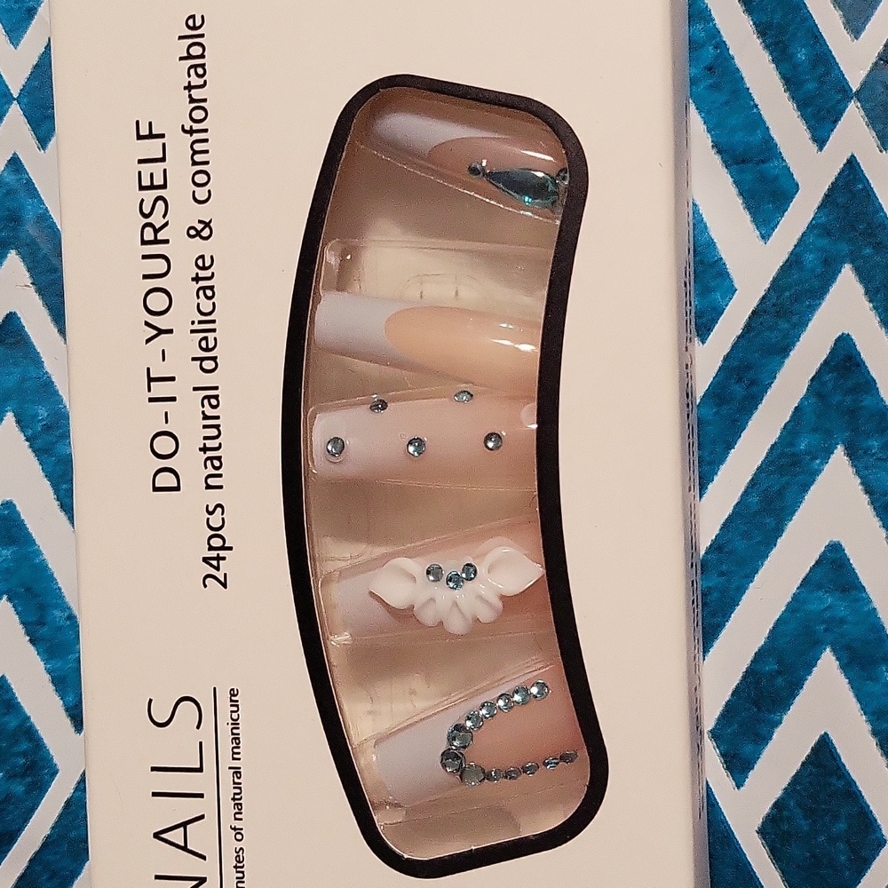 Press on nails - Picture 12 of 12